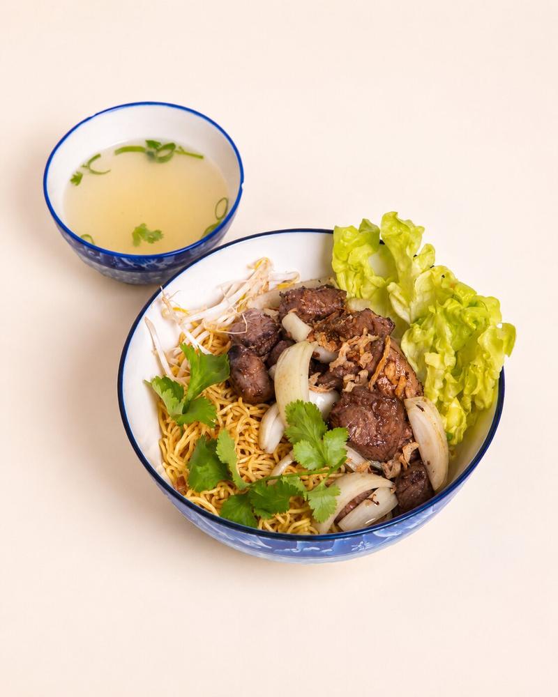 Mì bò lúc lắc, shaking beef with egg noodles